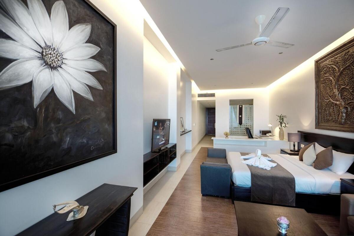 Blue Crystal Boutique Hotel Phnom Penh Exteriör bild