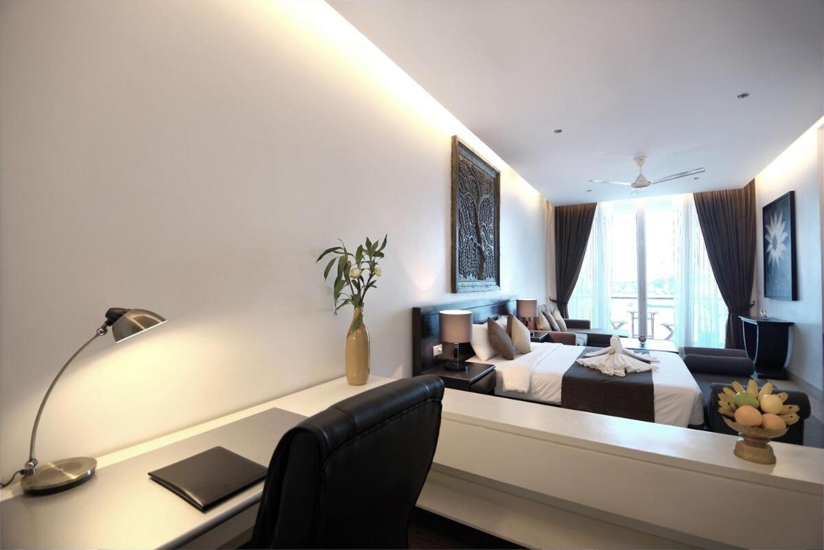 Blue Crystal Boutique Hotel Phnom Penh Exteriör bild