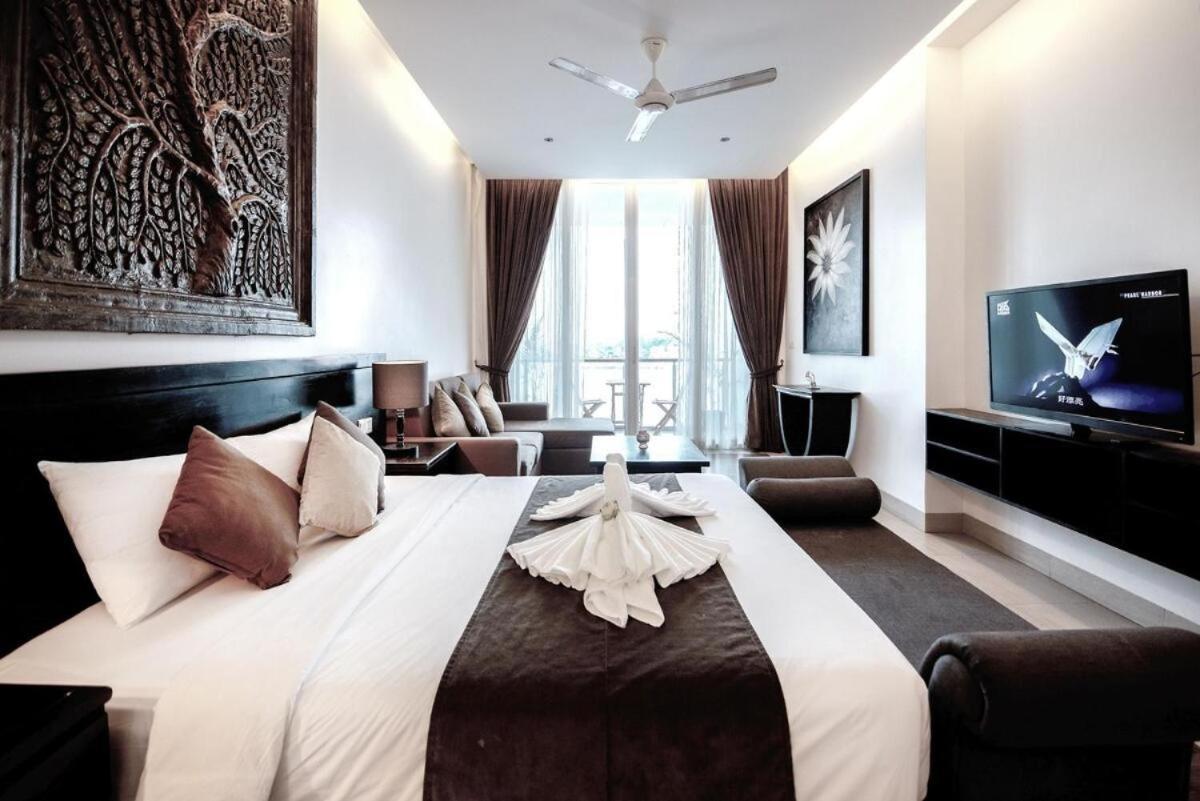 Blue Crystal Boutique Hotel Phnom Penh Exteriör bild