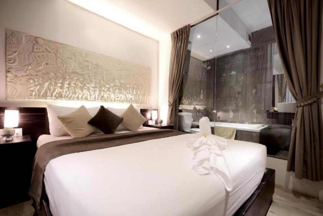 Blue Crystal Boutique Hotel Phnom Penh Exteriör bild