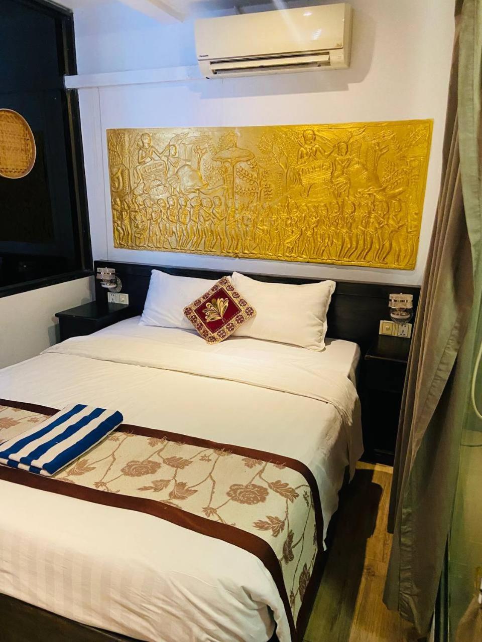 Blue Crystal Boutique Hotel Phnom Penh Exteriör bild