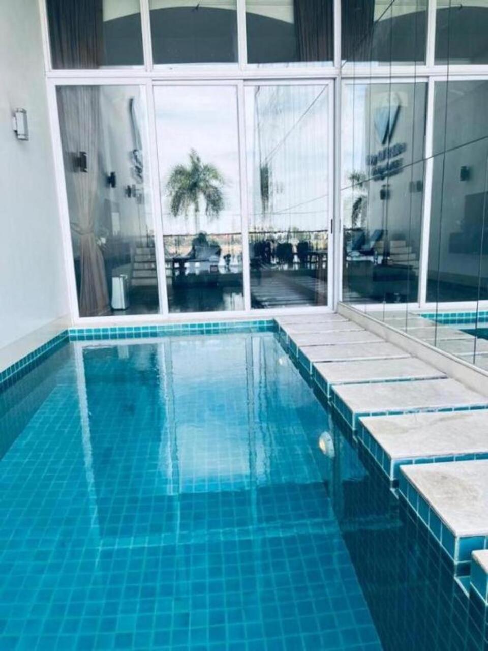 Blue Crystal Boutique Hotel Phnom Penh Exteriör bild