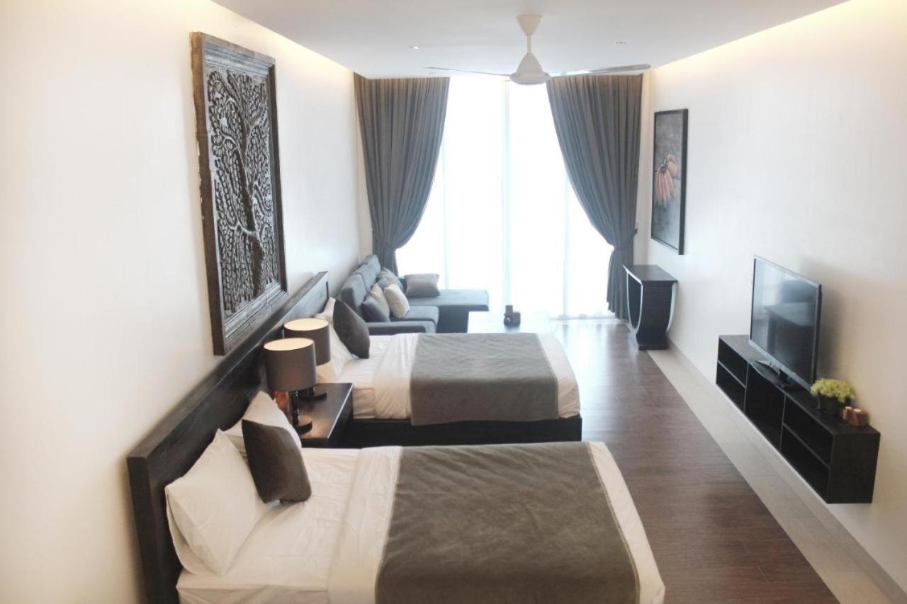 Blue Crystal Boutique Hotel Phnom Penh Exteriör bild
